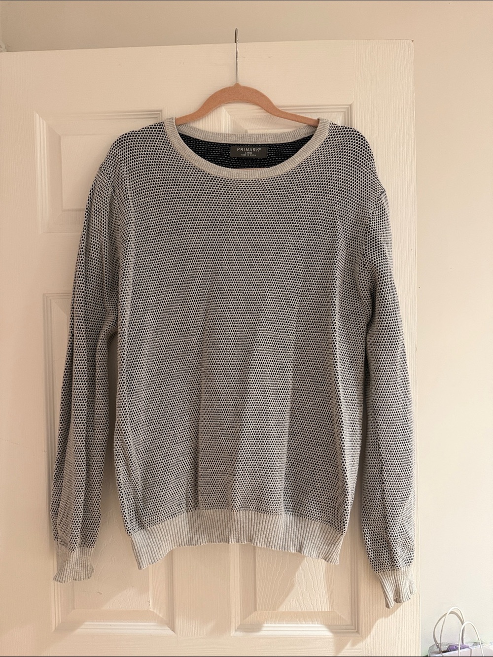 Primark Men's Crewneck Sweater in Light Gray and Black Knit
